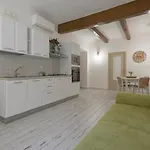 La Sedia Rossa Historical Centre Appartement