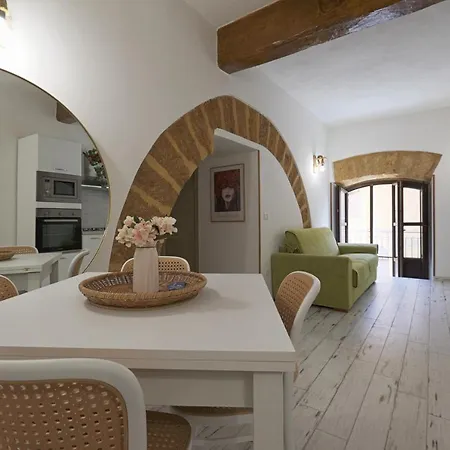 Apartment La Sedia Rossa Historical Centre