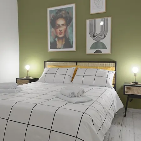 La Sedia Rossa Historical Centre Apartment *