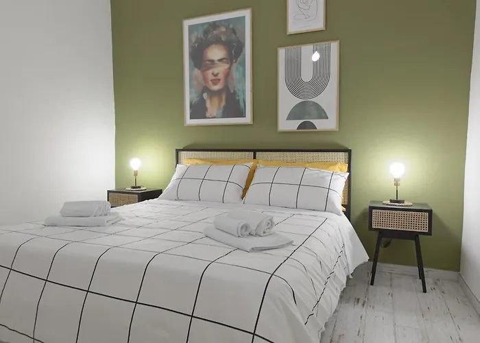 La Sedia Rossa Historical Centre Apartment *